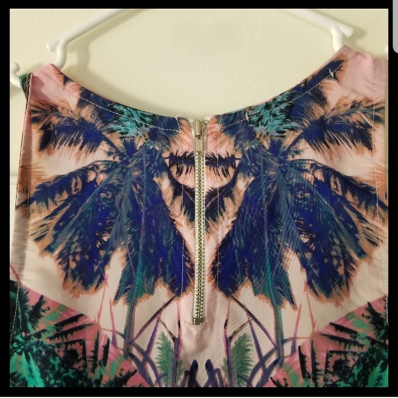 Wayf Ink Blot Palm Tree Tank Top Blouse Size Small - Picture 5 of 10